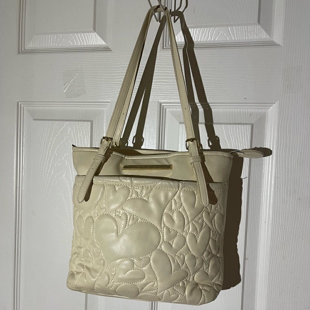 Betsey Johnson Cream Shopper Heart Quilted medium shoulder bag gold tone accent